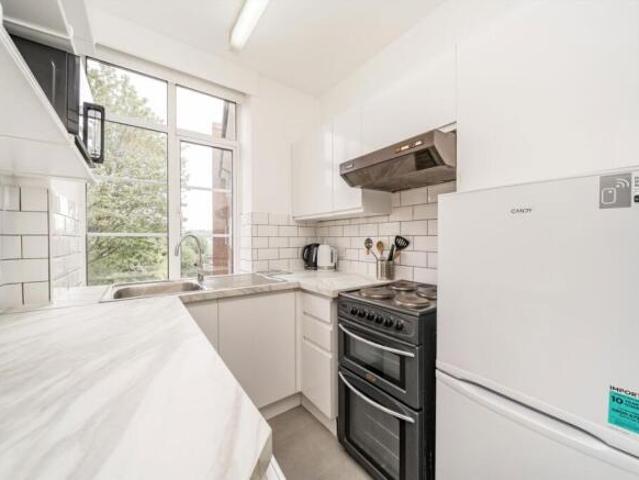 Flat for rent in Brondesbury Park, Greater London