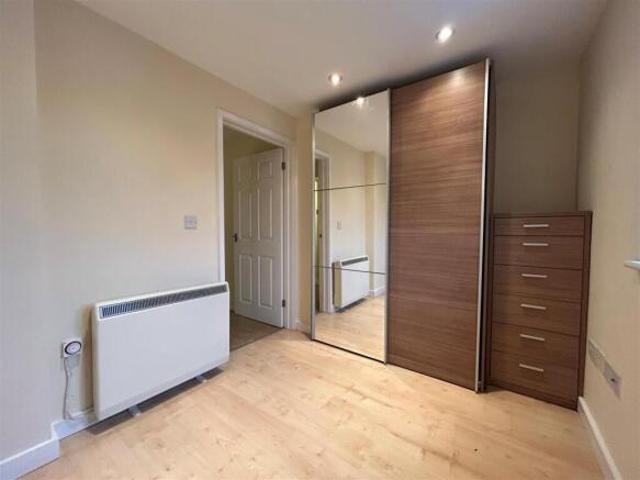 Flat for rent in Imperial Park, Midway