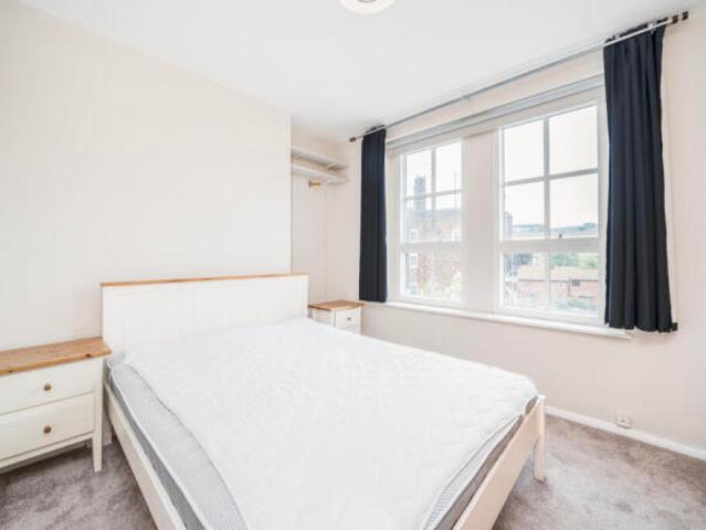 Flat for rent in Cat Hill