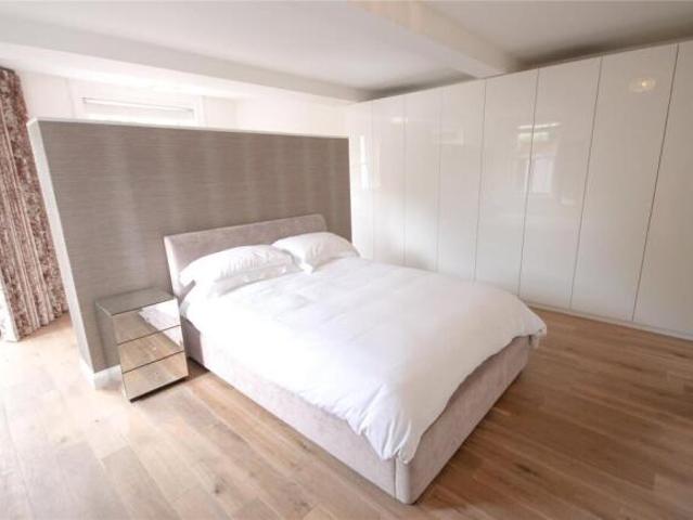Flat for rent in Parrs Wood, Georgia