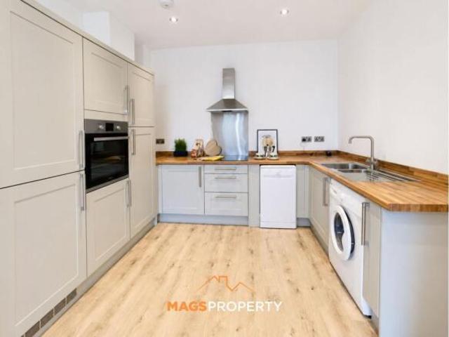 Flat for rent in Calderstones