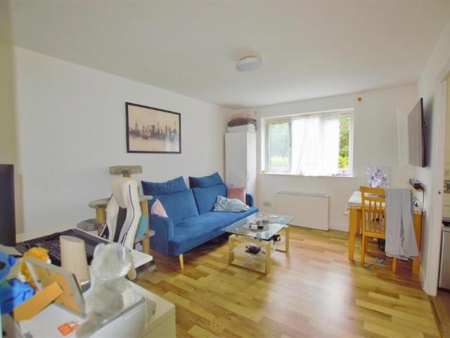 Flat for rent in Cricklewood