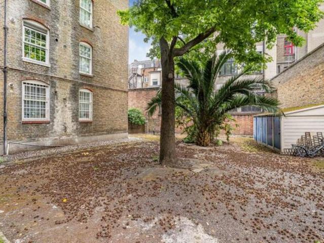 Flat for rent in Cat Hill