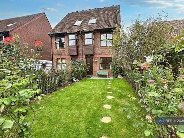 House for rent in Goldsworth Park, Woking
