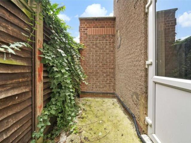 Flat for rent in Cat Hill, England