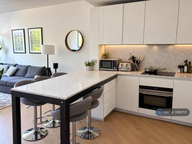 Flat for rent in Cat Hill, England