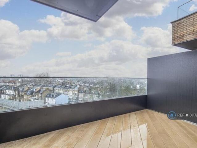 Flat for rent in Cat Hill, England
