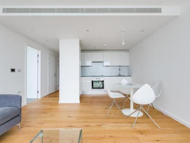 Flat for rent in Shepherd's Bush, Greater London