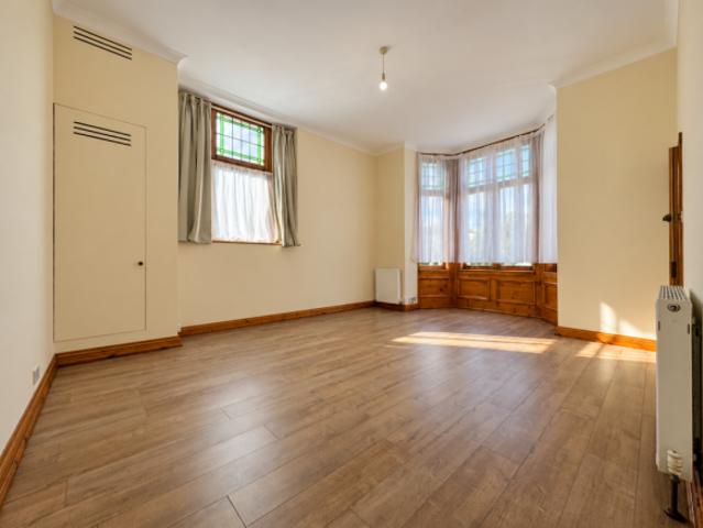 Flat for rent in Cat Hill, England