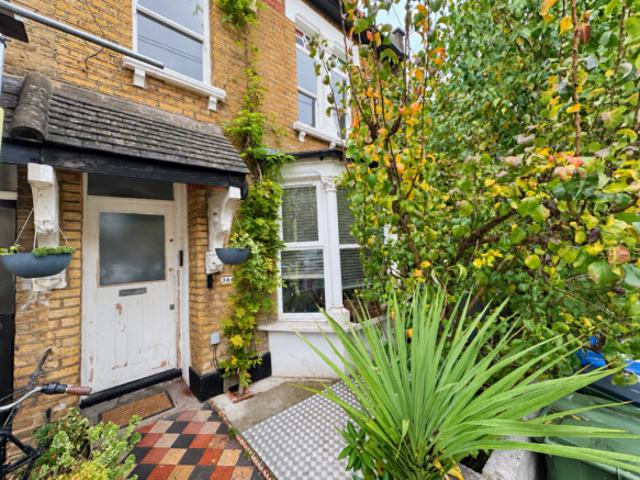 Flat for rent in Cat Hill, England