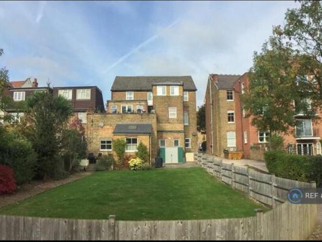Flat for rent in Cat Hill