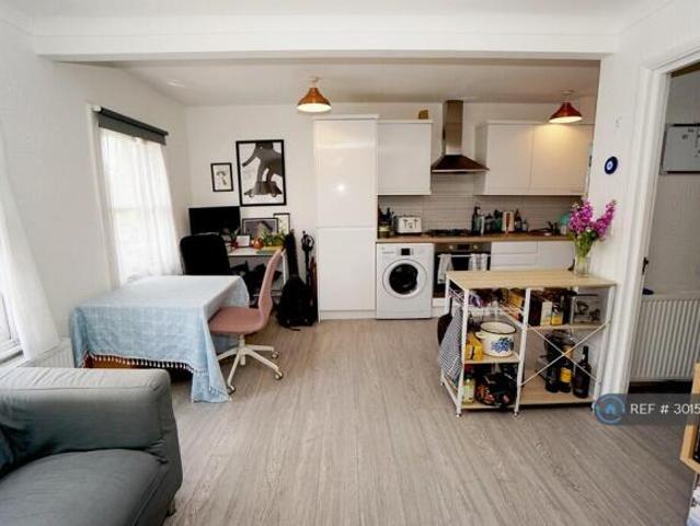 Flat for rent in Cat Hill