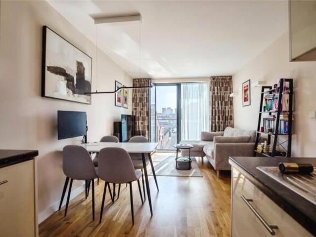 Flat for rent in Cat Hill, England