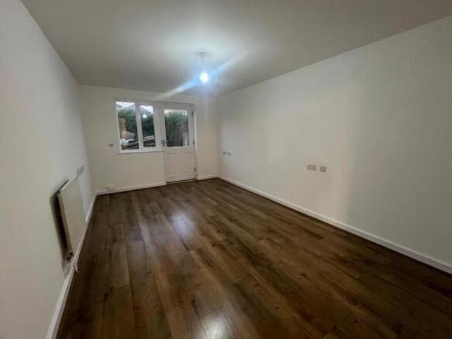 Flat for rent in Cat Hill
