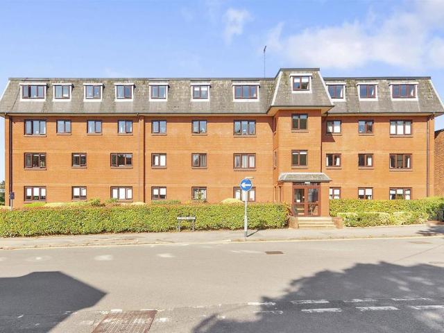 Flat for sale in Leisure Village, Kettering