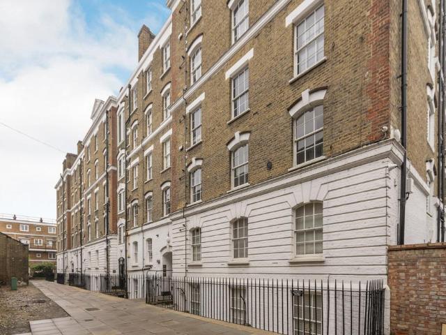 Flat for sale in London Borough of Hackney, Greater London