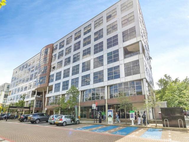 Flat for sale in Milton Keynes