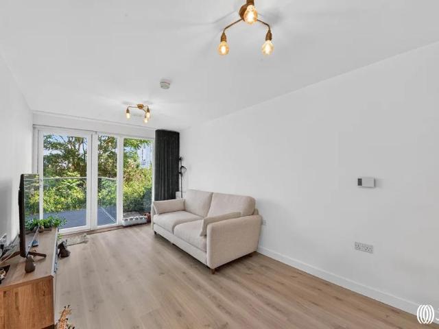 Flat for sale in Stratford Marsh, Greater London