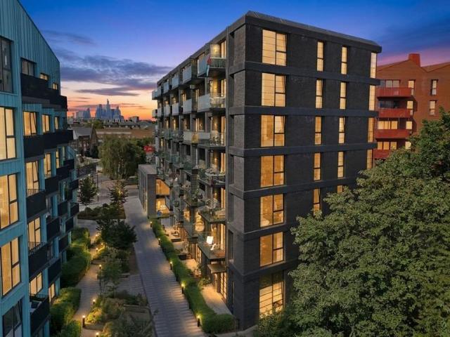 Flat for sale in Old Ford, Bow