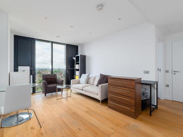 Flat for sale in Elephant and Castle, Greater London