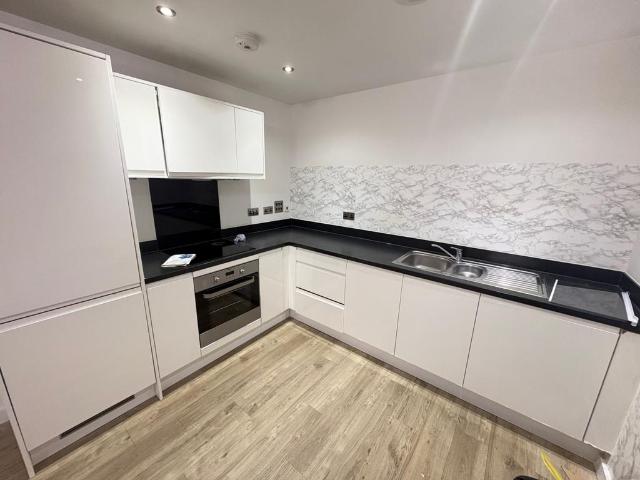 Flat for sale in London Borough of Hounslow, Greater London