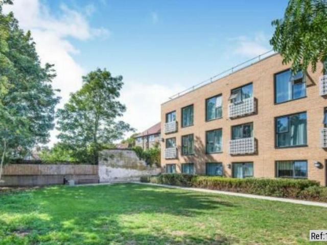 Flat for sale in London Borough of Ealing, Greater London