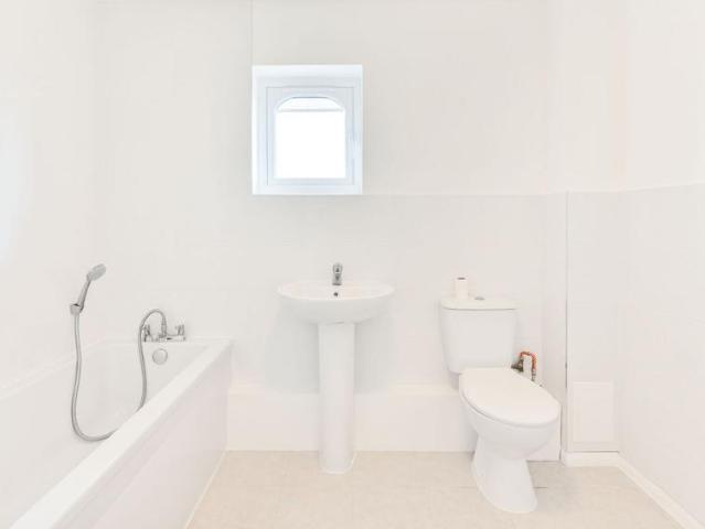 Flat for sale in Harlesden, Greater London