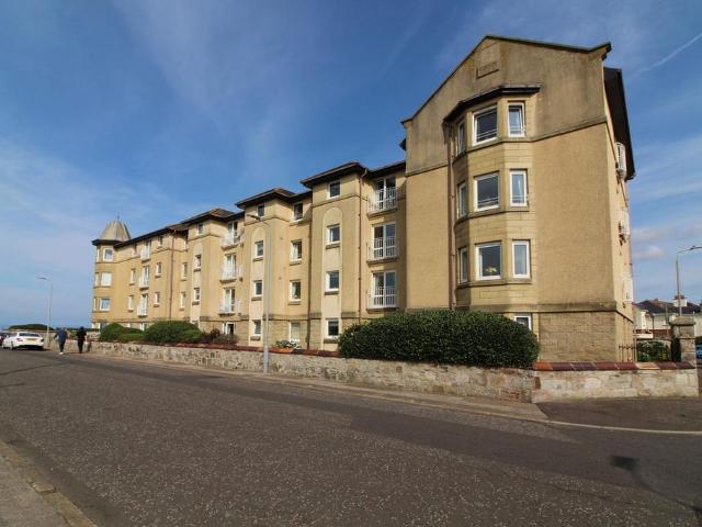 Flat for sale in Prestwick, Scotland