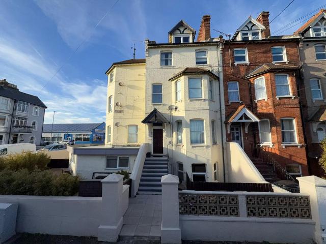 Flat for sale in East Cliff, Acol