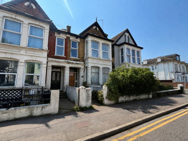 Flat for sale in Kursaal Estate, Alton Barnes