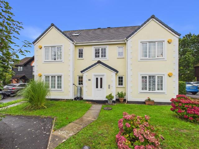 Flat for sale in Netley Hill, Eastleigh
