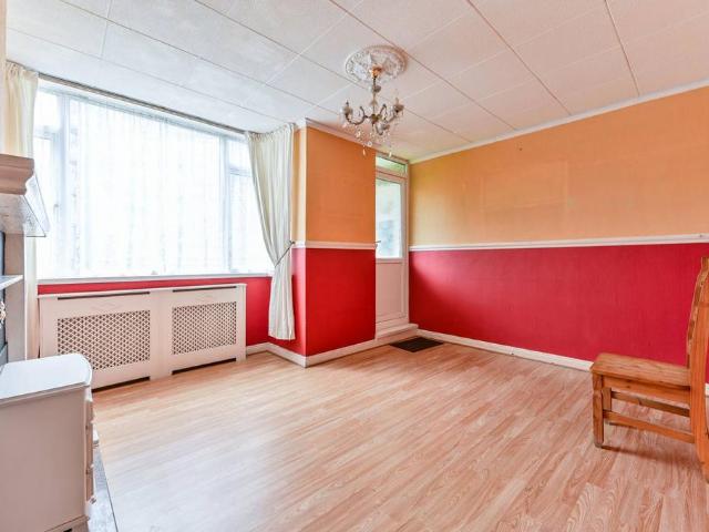 Flat for sale in Hoxton, Greater London