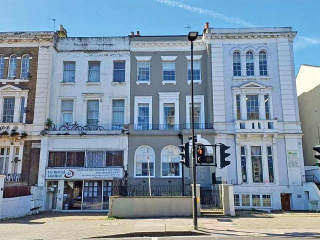 Flat for sale in Holloway, Greater London