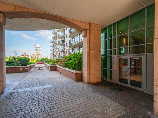 Flat for sale in Vauxhall, Greater London