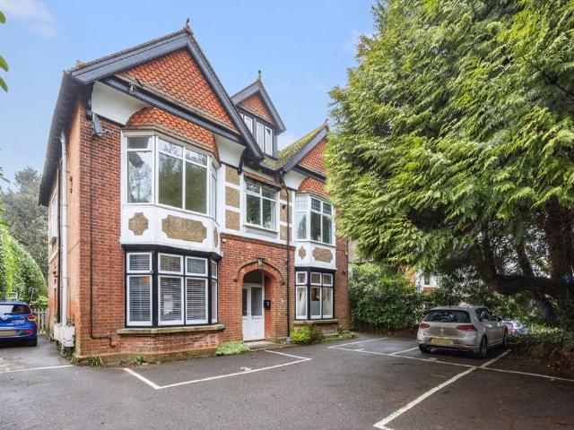 Flat for sale in Jarvis Brook, Cross In Hand