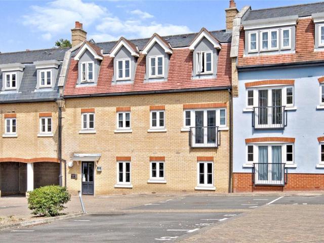 Flat for sale in Sutton, Barling