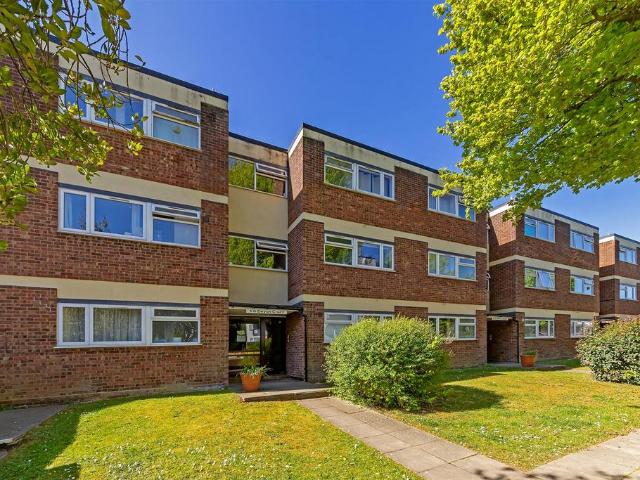 Flat for sale in St Albans, Five Acres