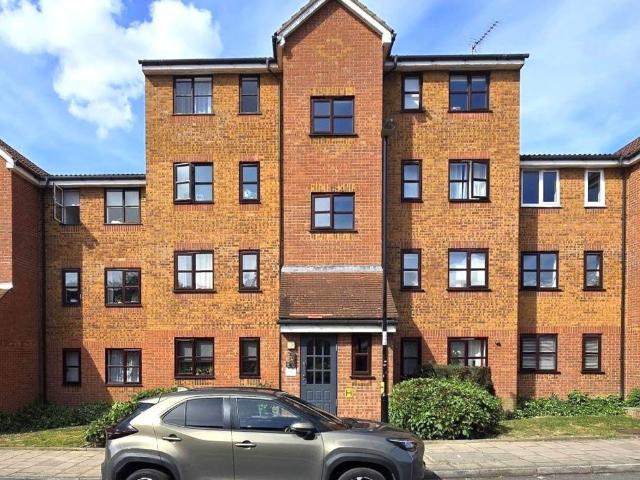Flat for sale in London Borough of Lewisham, Greater London