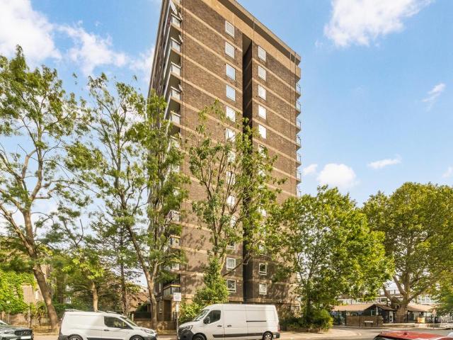 Flat for sale in Whitechapel, Greater London