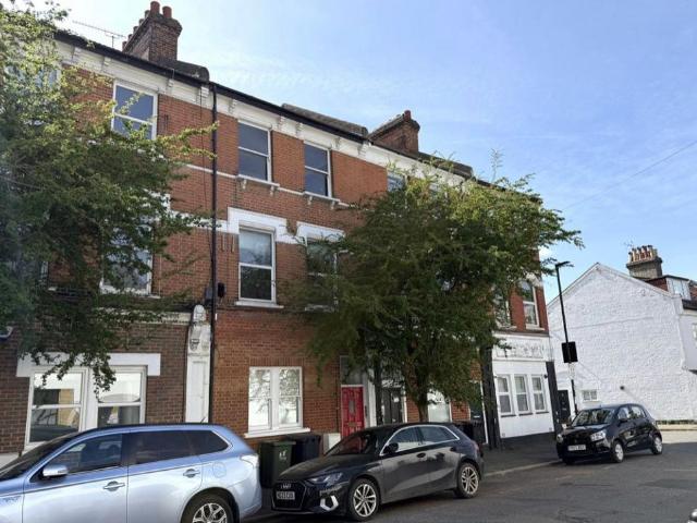 Flat for sale in Streatham Hill, Greater London