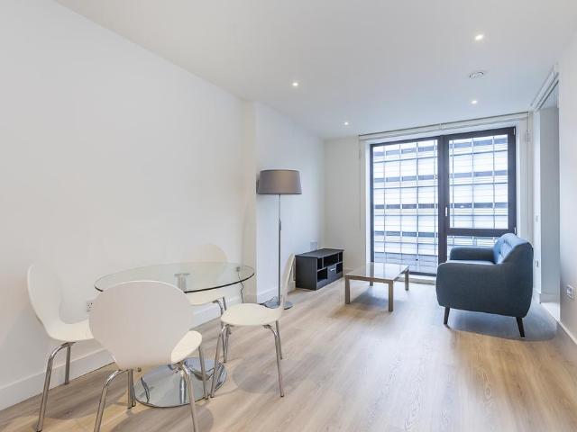 Flat for sale in Blackwall, Greater London