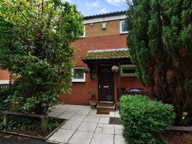 Flat for sale in Whinny Heights, Blackburn