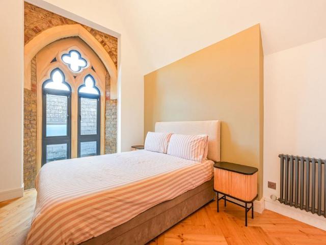 Flat for sale in Poplar Grove, Greater London