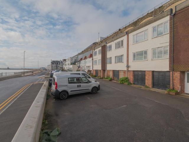 Flat for sale in East Cliff, Acol