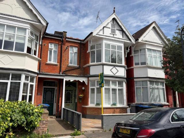 Flat for sale in Cricklewood, Greater London