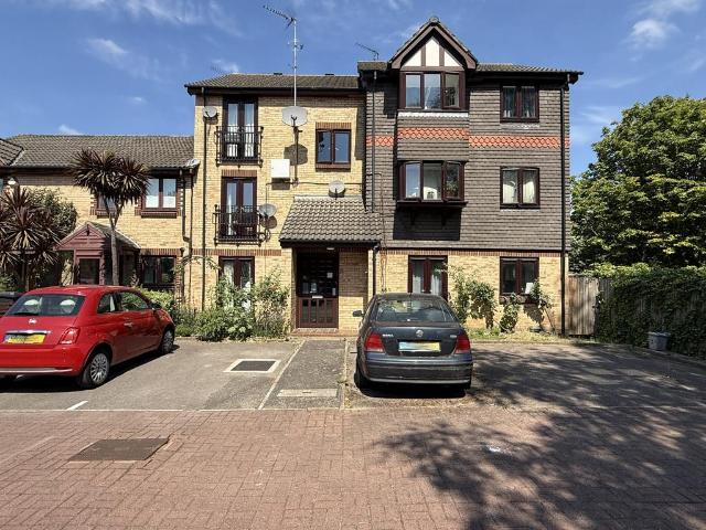 Flat for sale in London Borough of Lewisham, Greater London