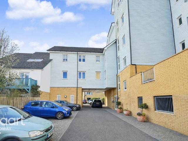 Flat for sale in St. Marys Island, Gillingham
