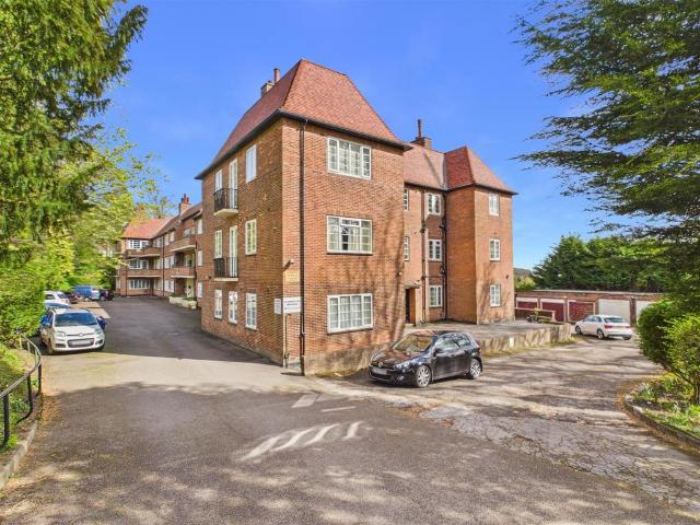 Flat for sale in Stumperlowe, Fulwood