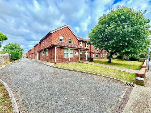 Flat for sale in Worthing, West Sussex