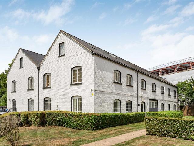 Flat for sale in London Borough of Merton, Mitcham